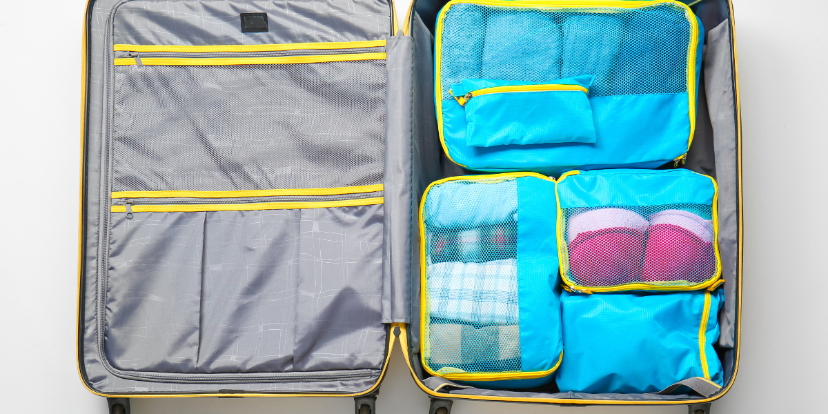 Comment bien compartimenter sa valise pour éviter le désordre en voyage ?