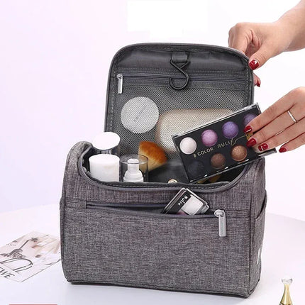 Grande trousse de toilette suspendue