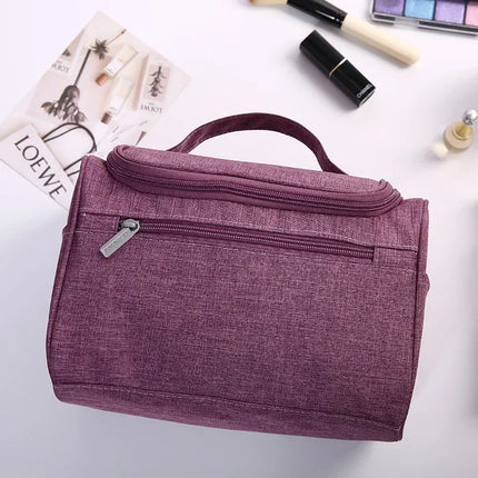 Grande trousse de toilette suspendue